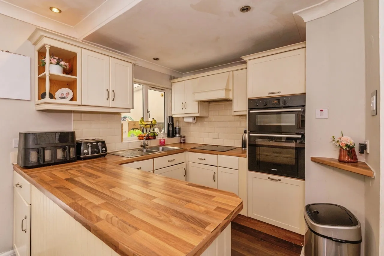 Dunmow Drive, Rainham, RM13, photo 17