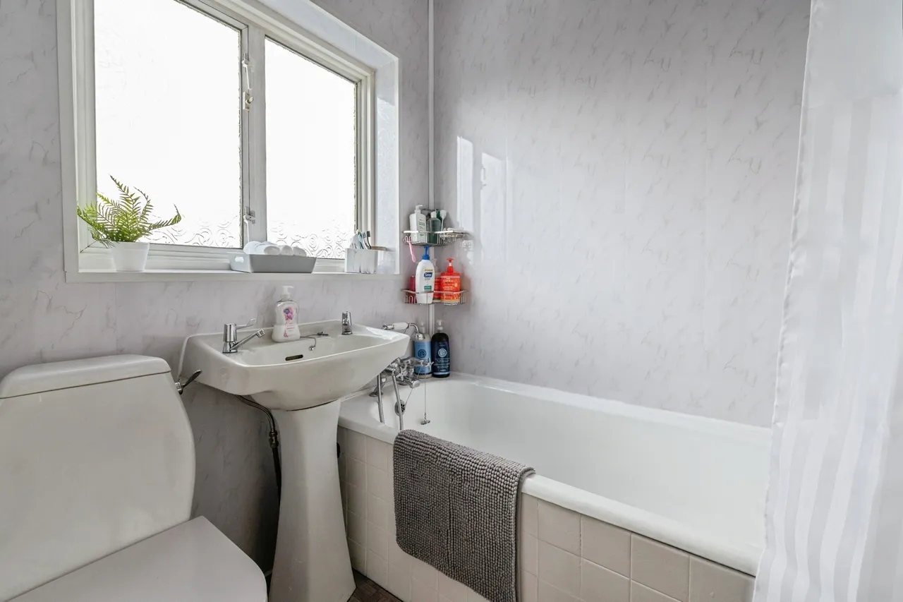 Dunmow Drive, Rainham, RM13, photo 9