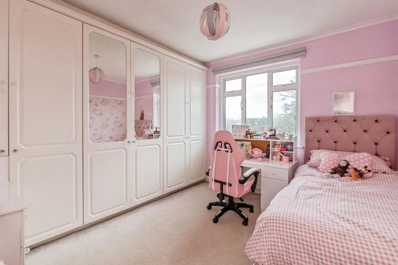 Dunmow Drive, Rainham, RM13, photo 6