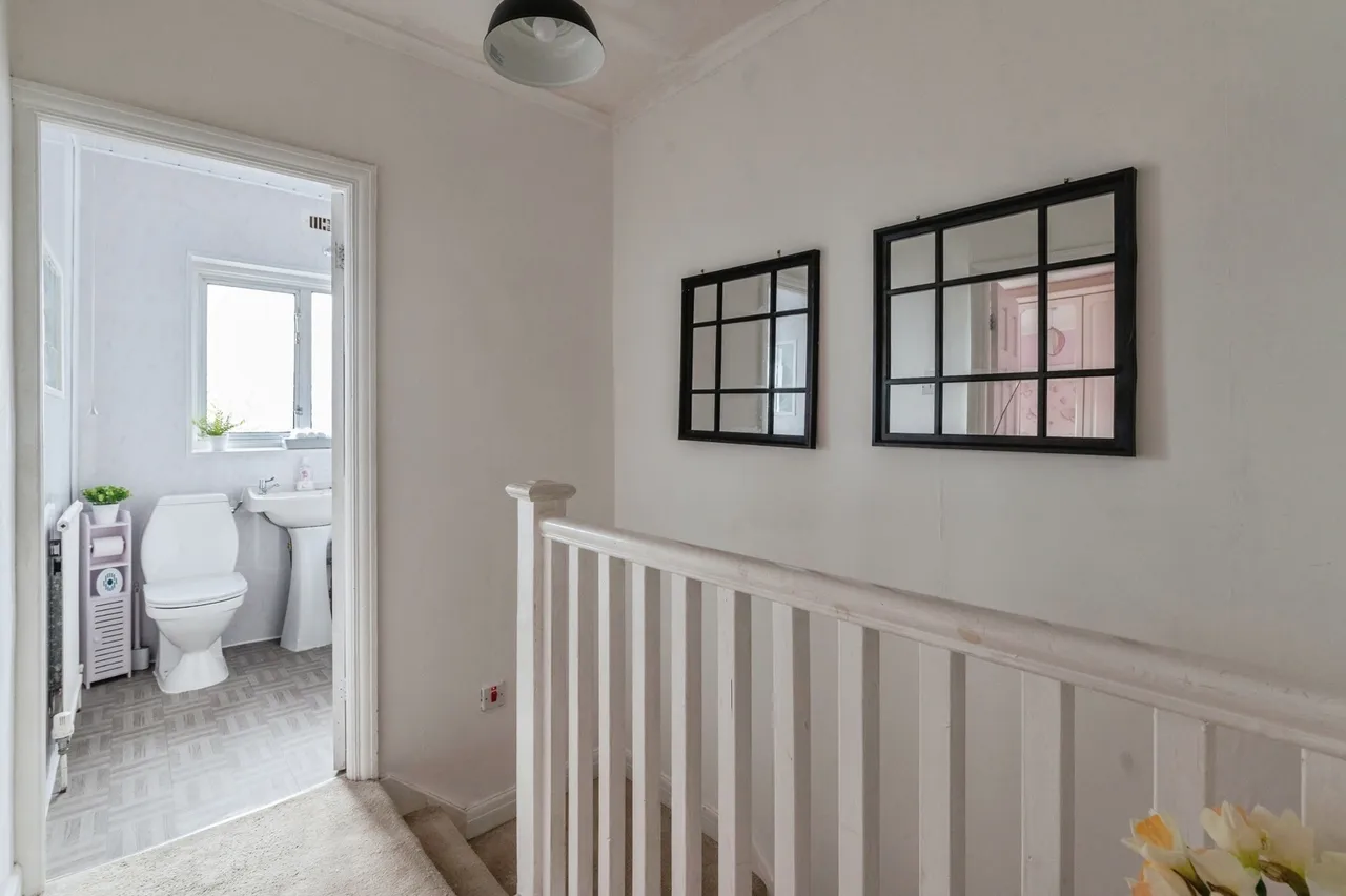Dunmow Drive, Rainham, RM13, photo 14