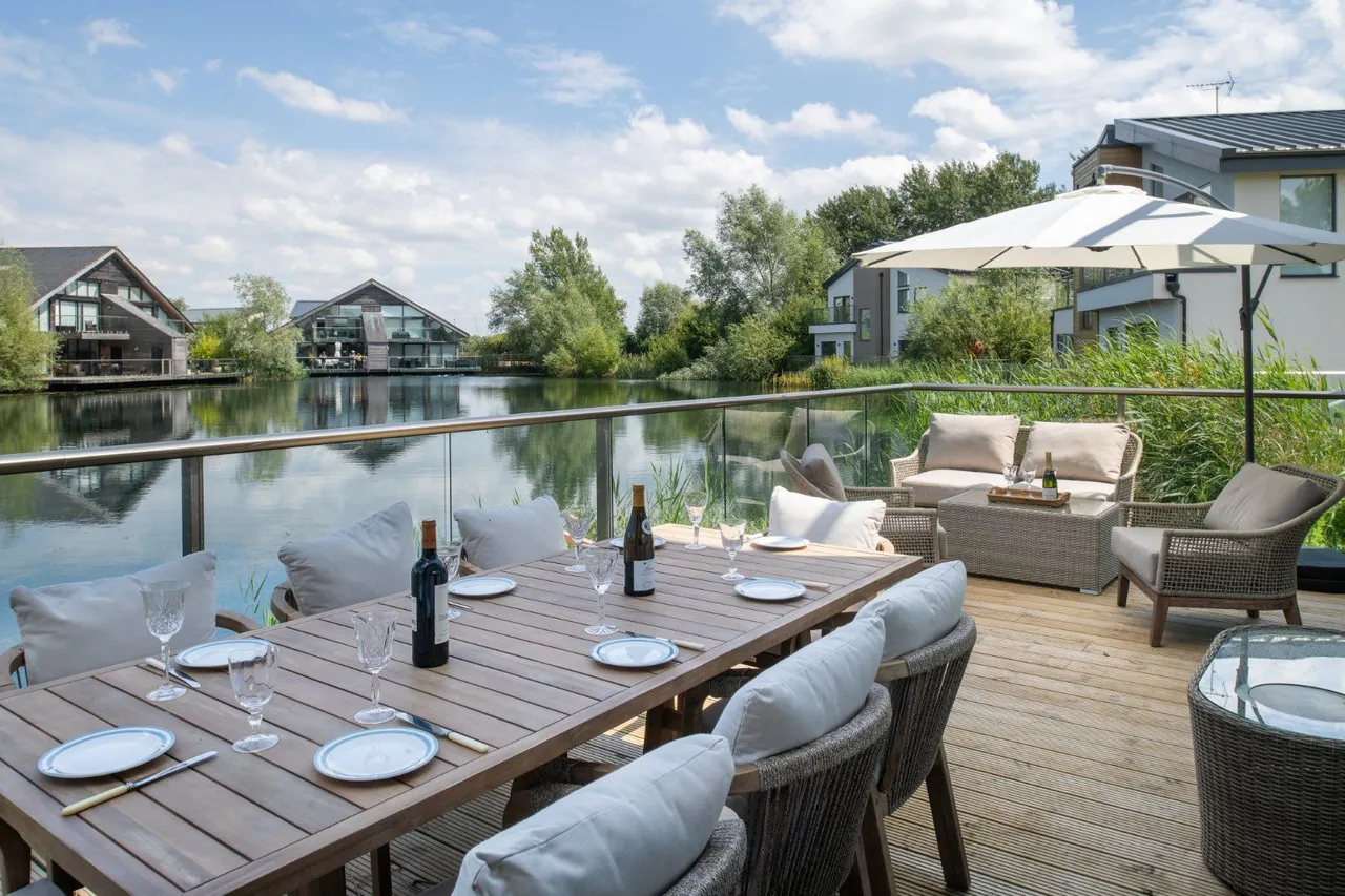 Waters Edge, Cerney Wick Lane, South Cerney, Cirencester, GL7 5FY, photo 3