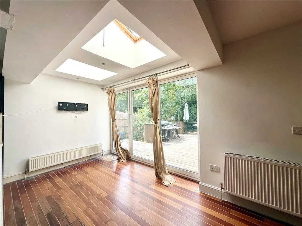 2 bed flat for sale — Knollys Road, London, SW16