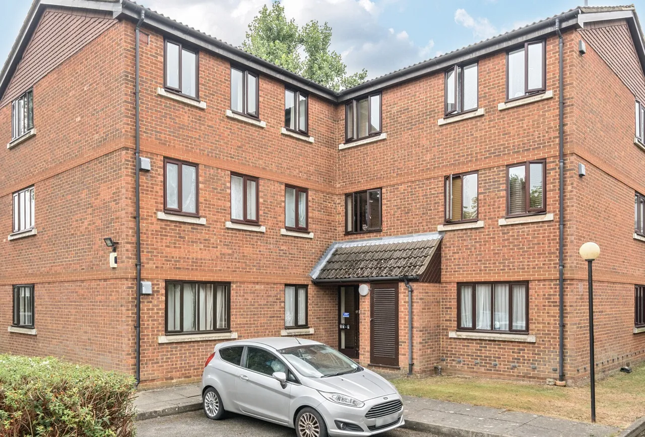 Birchwood Close, Morden, SM4 5LA, photo 2