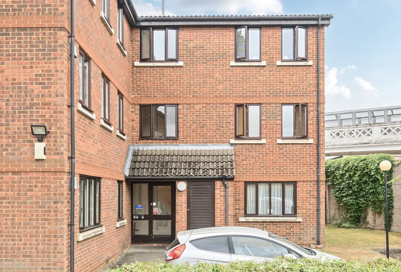 1 bed flat for sale — Birchwood Close, Morden, SM4 5LA