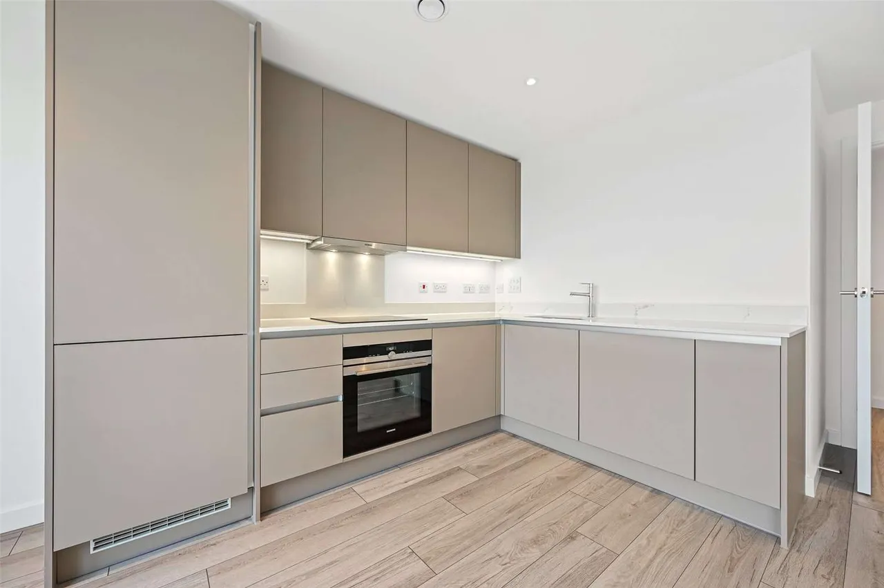 Epsom Road, Watford, WD18 8BF, photo 3