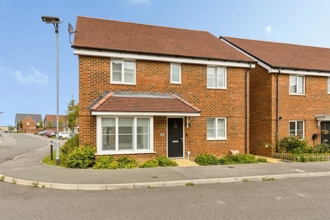 4 bed house for sale — Cambridgeshire Walk, Faygate, Horsham