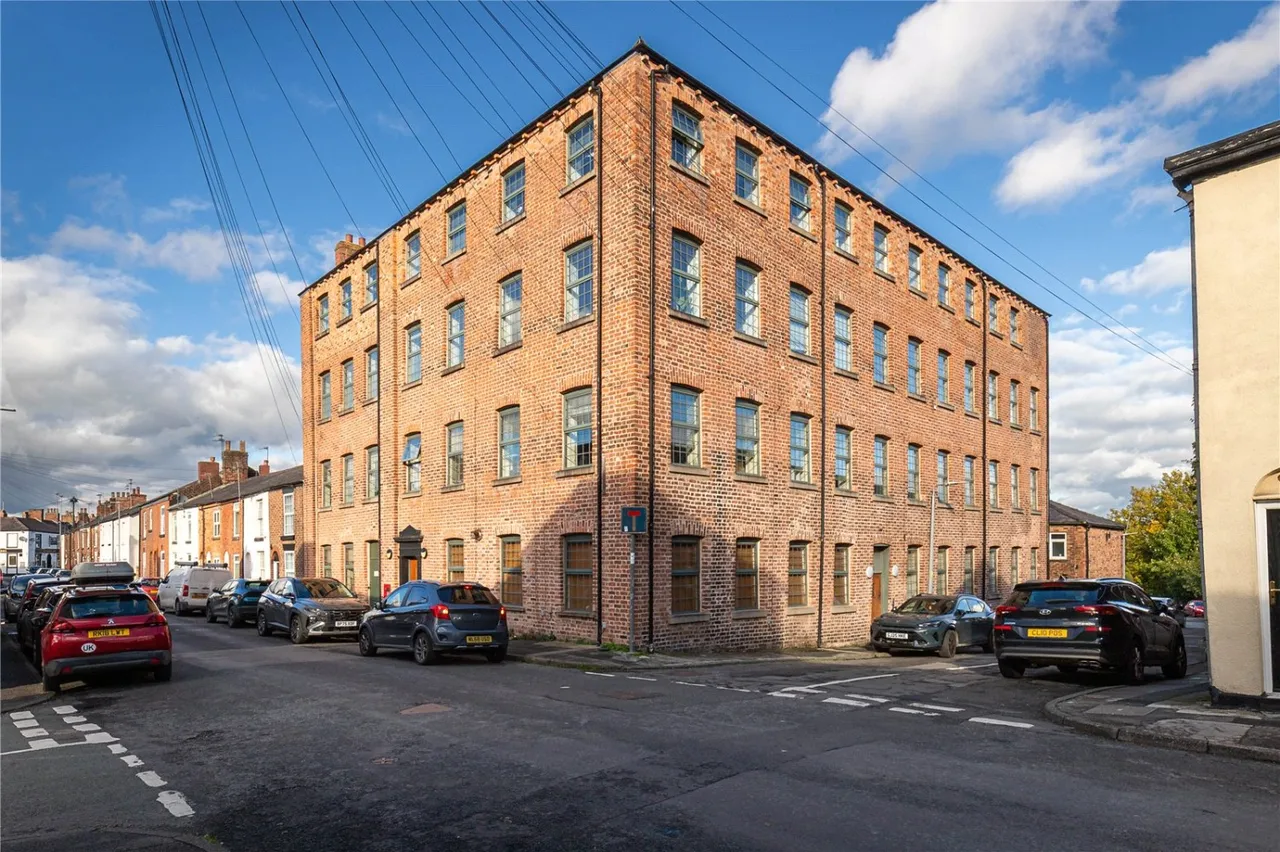 2 bed flat to rent, Brown Street, Macclesfield, SK11