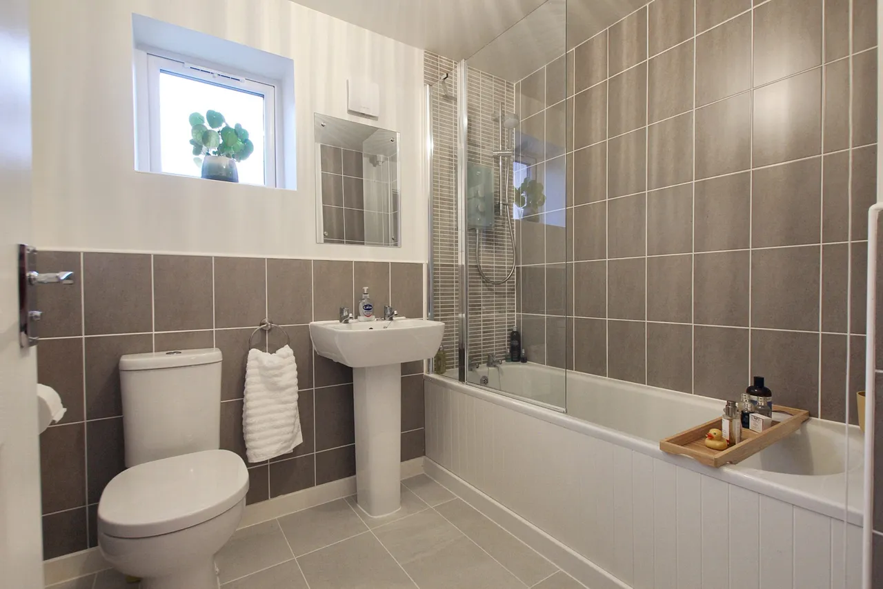 Emerald Place, Bishops Cleeve, GL52, photo 11