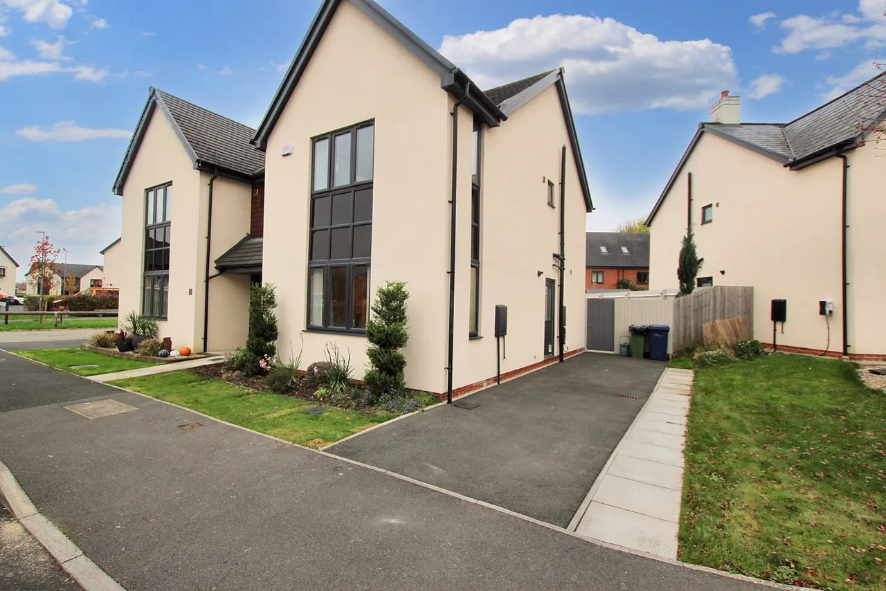 3 bed house to rent, Emerald Place, Bishops Cleeve, GL52