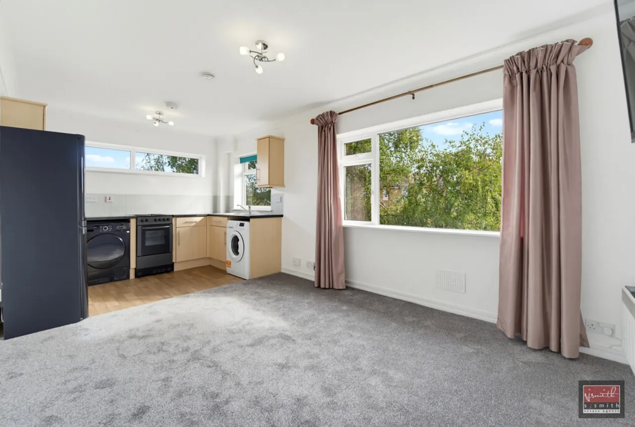 Lodge Way, Ashford, photo 2