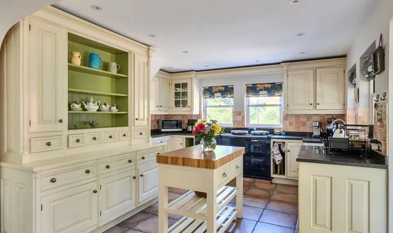Highfields, Ashtead, KT21, photo 2