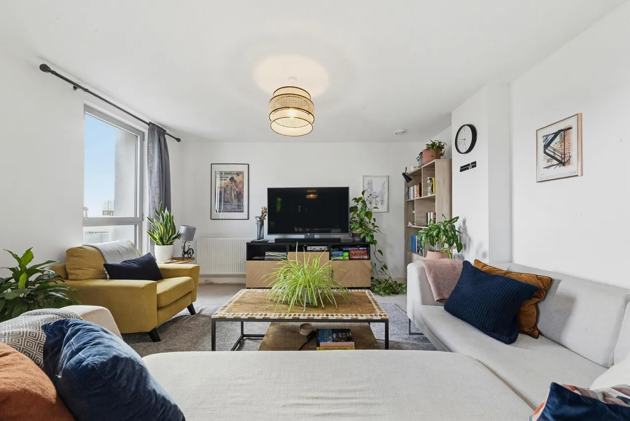 2 bed flat for sale, Bramwell Way, E16