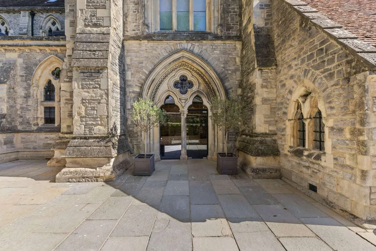 St. Thomas, 20 Southgate Street, Winchester, Hampshire, SO23 9EF, photo 11