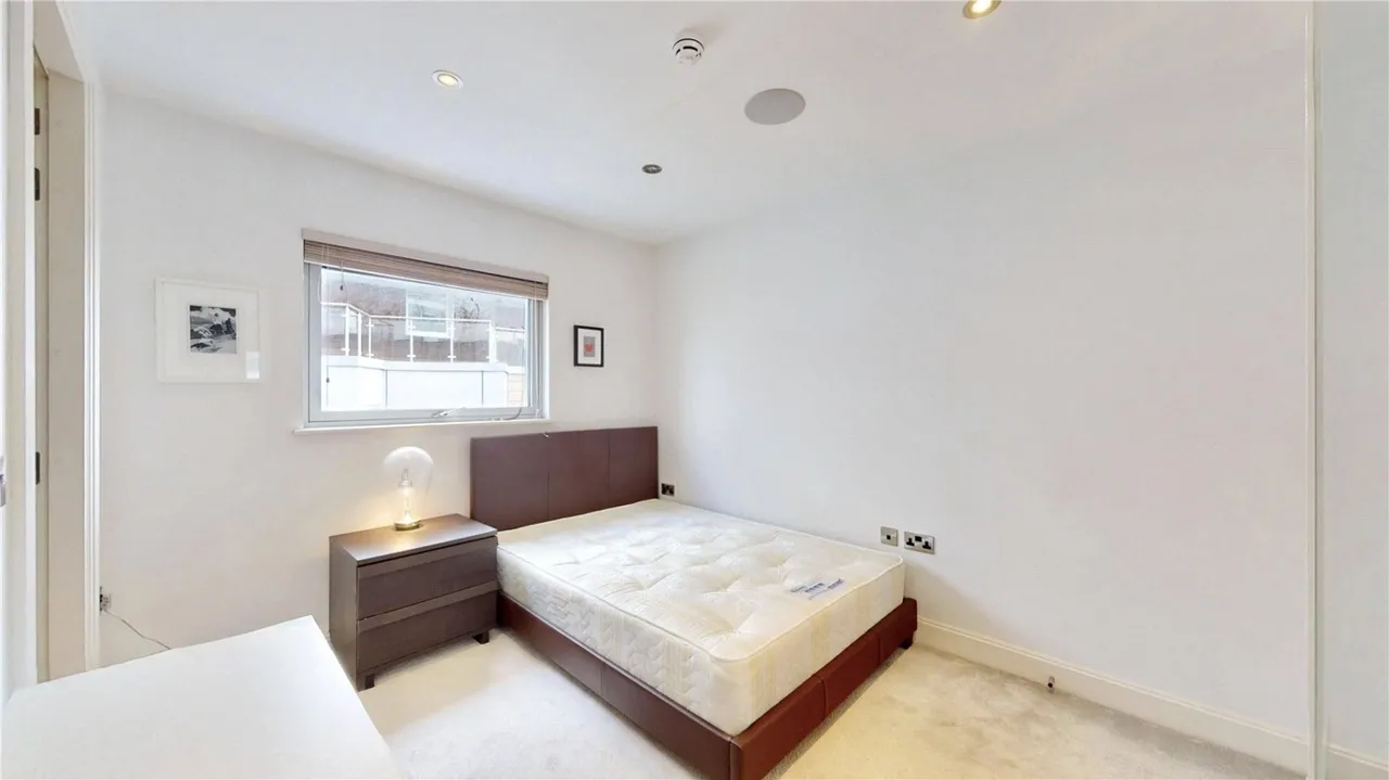 Commercial Road, Whitechapel, E1, photo 5