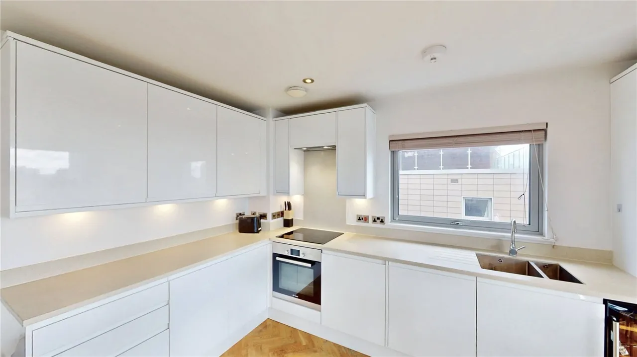 Commercial Road, Whitechapel, E1, photo 11