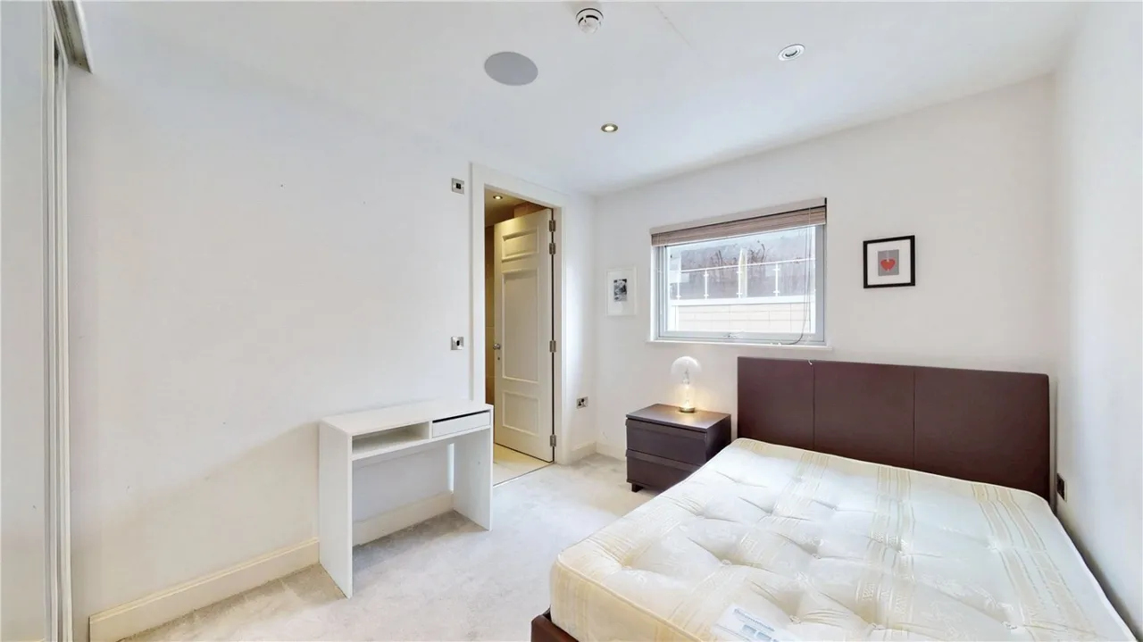 Commercial Road, Whitechapel, E1, photo 4