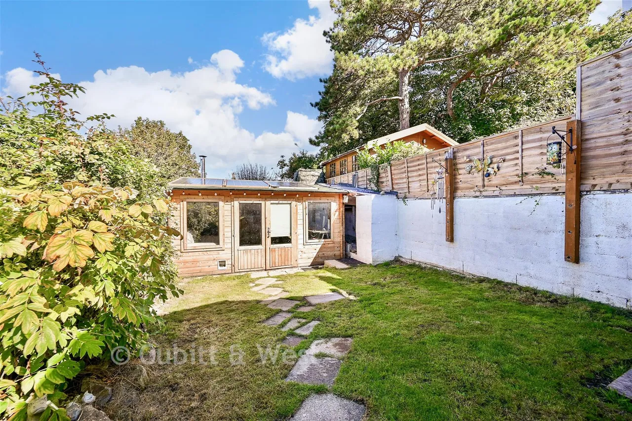 Beechwood Gardens, Caterham, CR3, photo 17