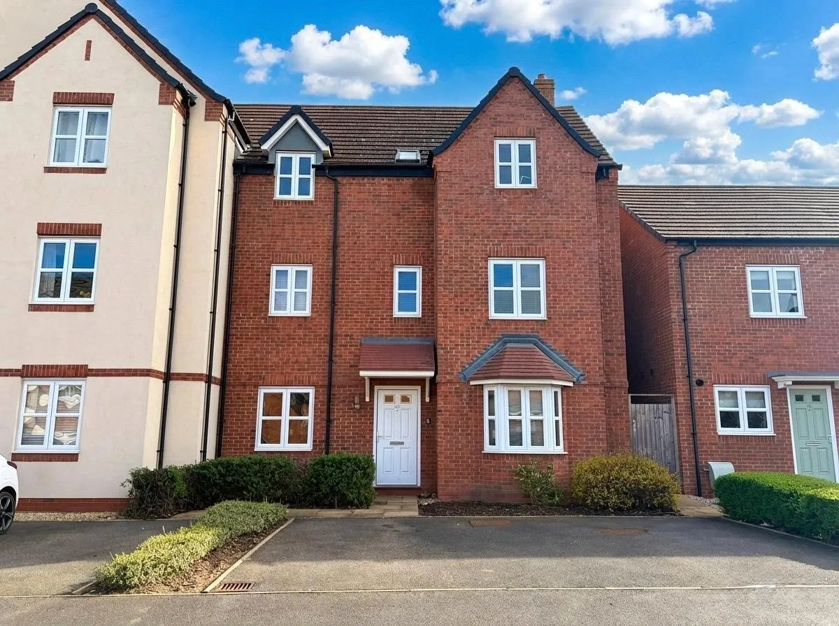 2 bed flat for sale, Chatham Road, Meon Vale, CV37