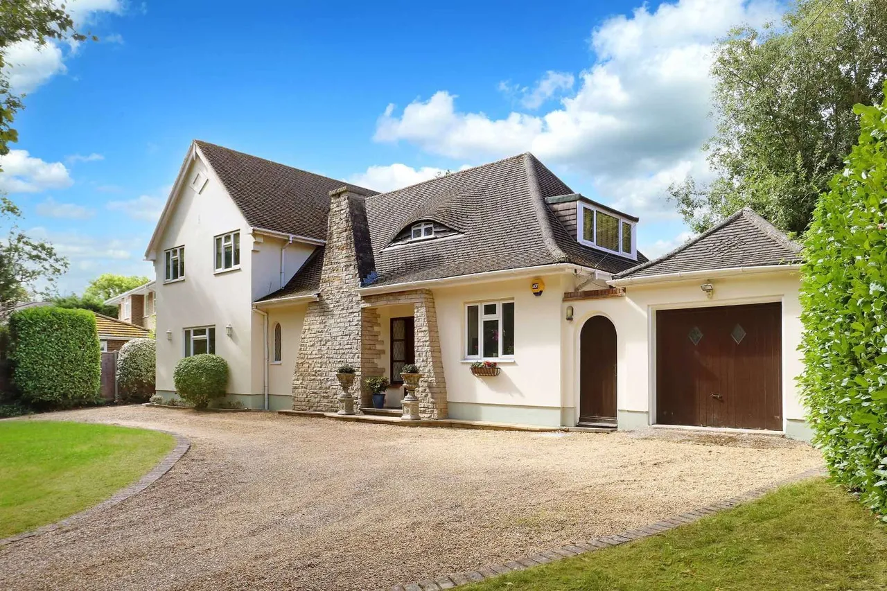4 bed house for sale, Bangors Road South, Iver, SL0