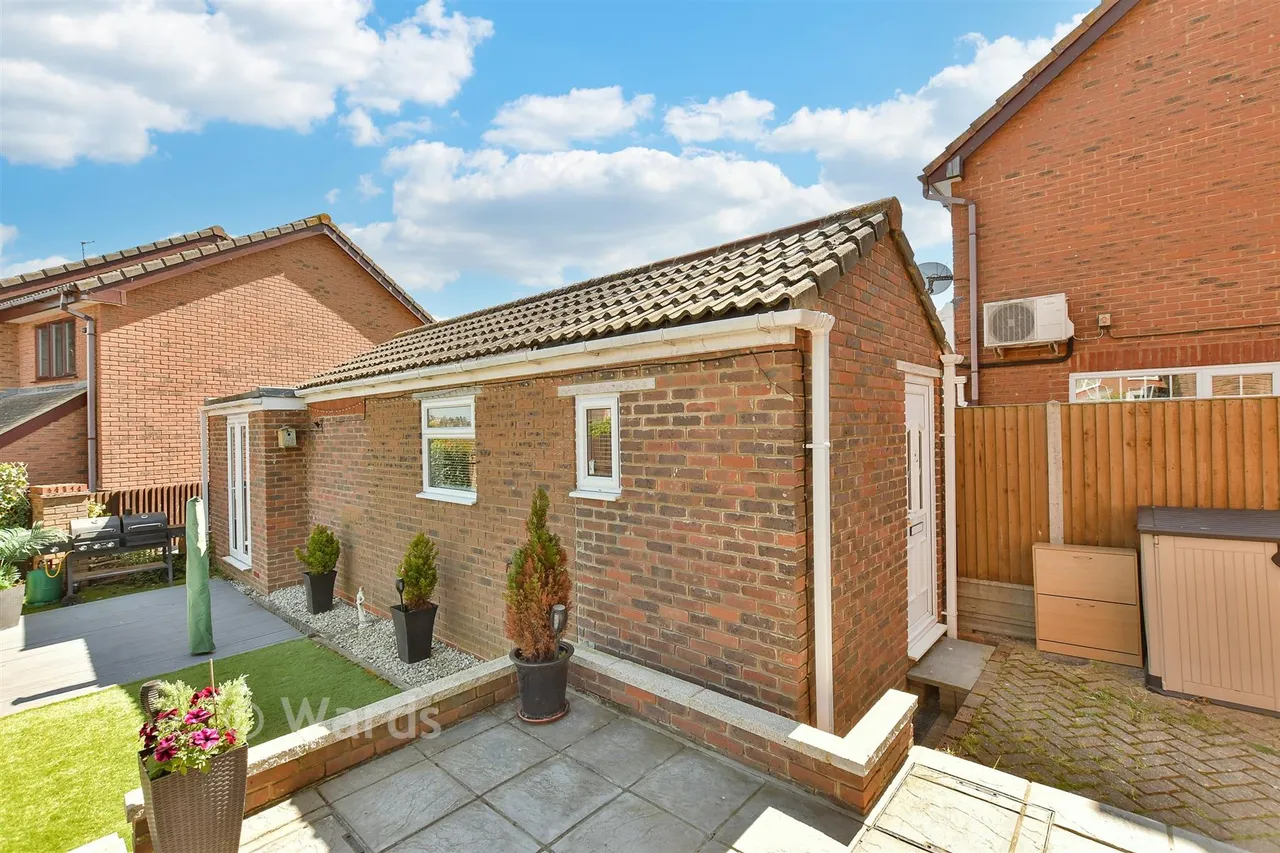 Mills Close, Minster On Sea, ME12, photo 13