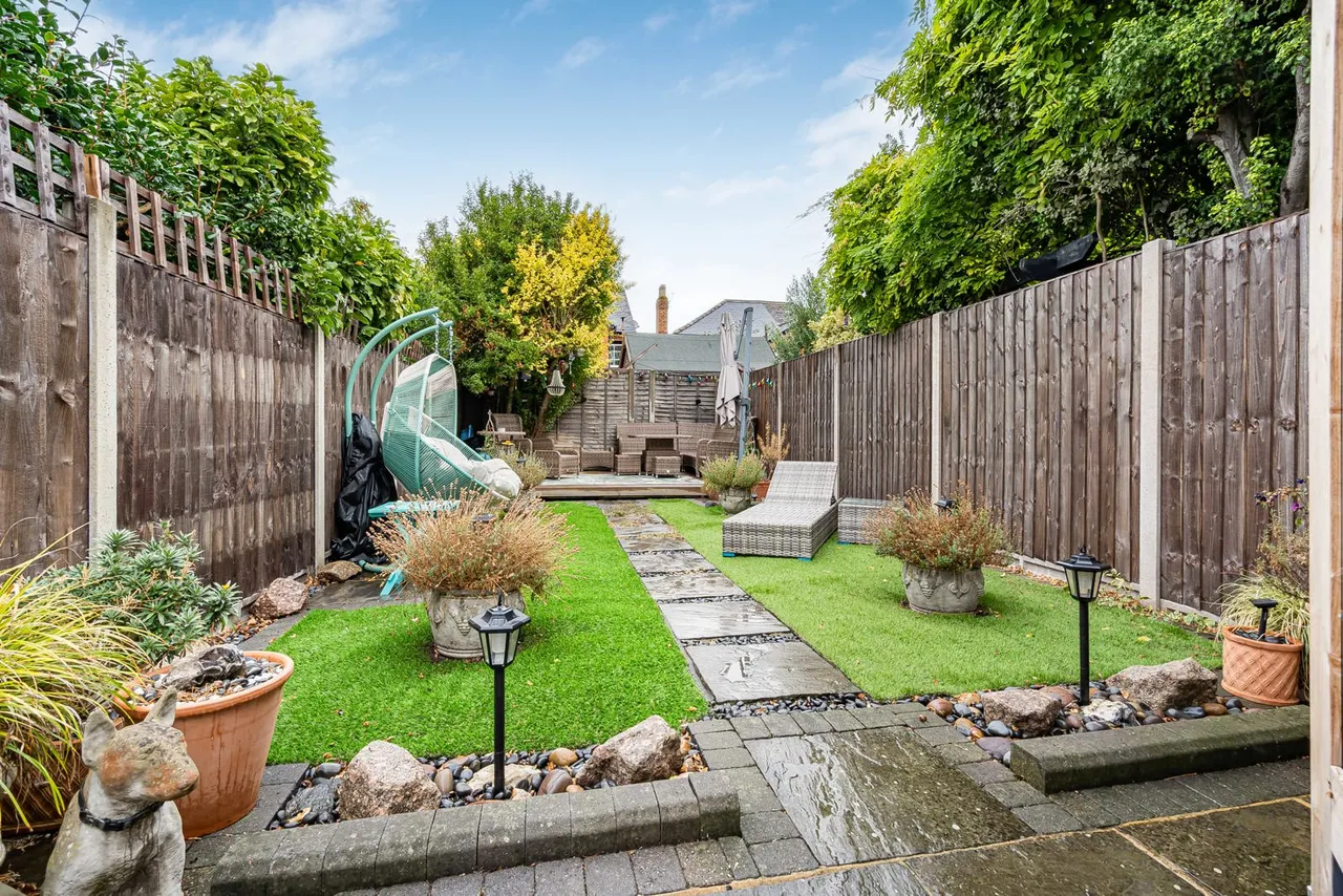 Ecton Road, Addlestone, KT15, photo 18