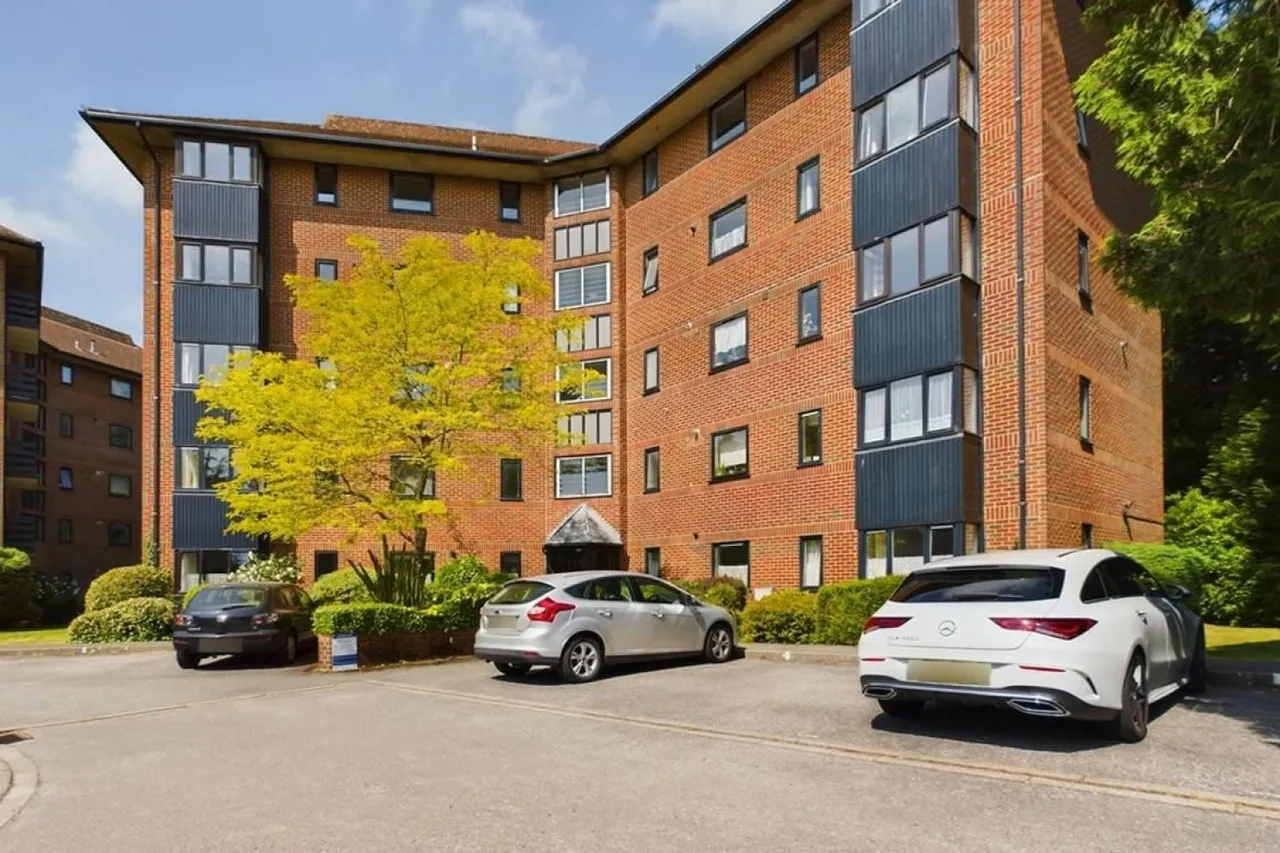 3 bed flat for sale — Chelwood Gate, Glen Eyre Road, Southampton