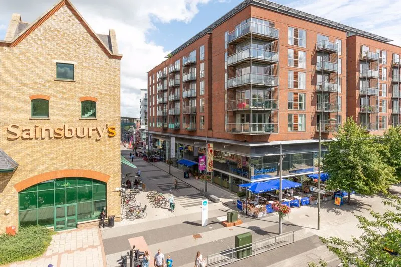 1 bed flat to rent — The Heart, Walton-On-Thames KT12 1GA