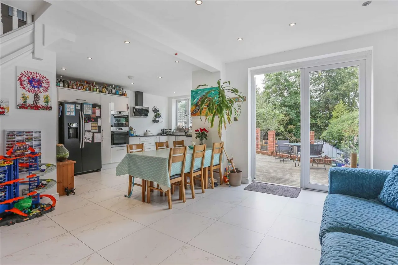 3 bed house for sale, Cheam Road, Ewell Village, KT17