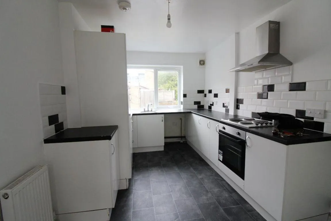 Ironside Road, Available Now, S14, photo 2