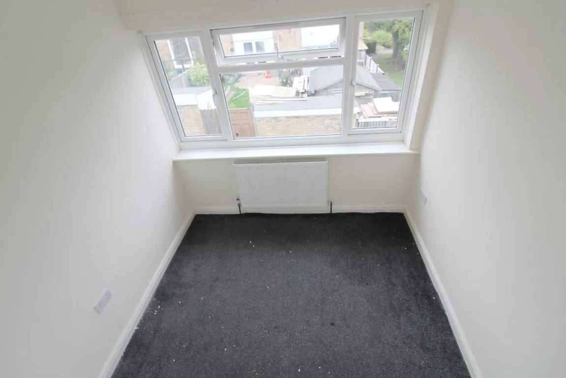 Ironside Road, Available Now, S14, photo 12