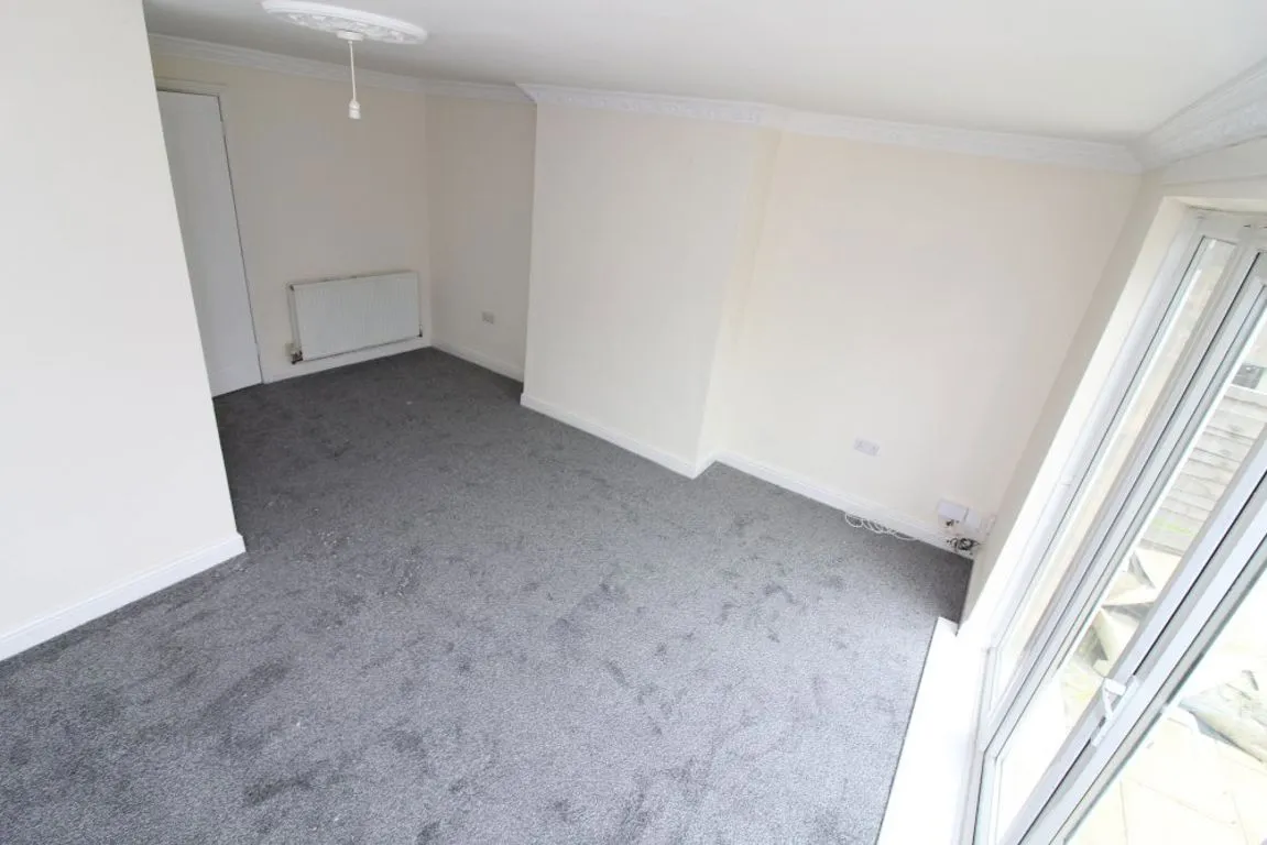 Ironside Road, Available Now, S14, photo 6
