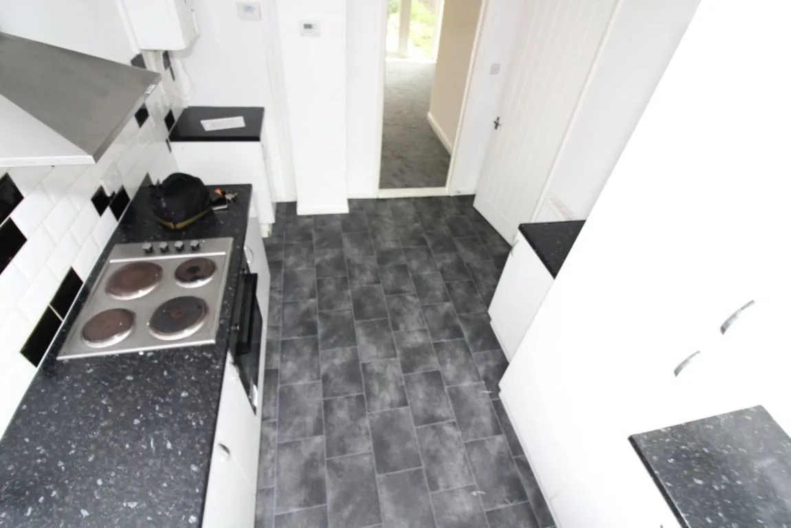 Ironside Road, Available Now, S14, photo 4