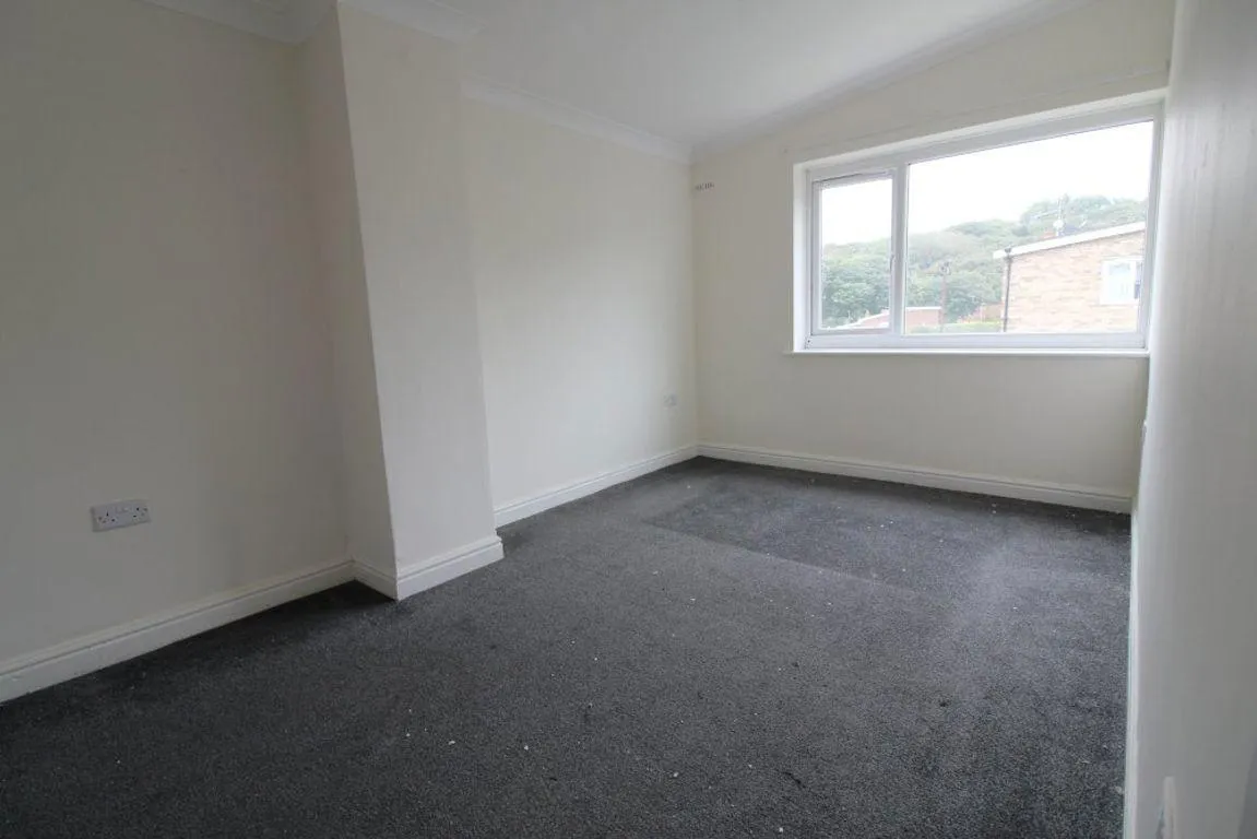 Ironside Road, Available Now, S14, photo 9