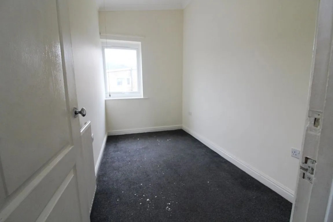 Ironside Road, Available Now, S14, photo 10