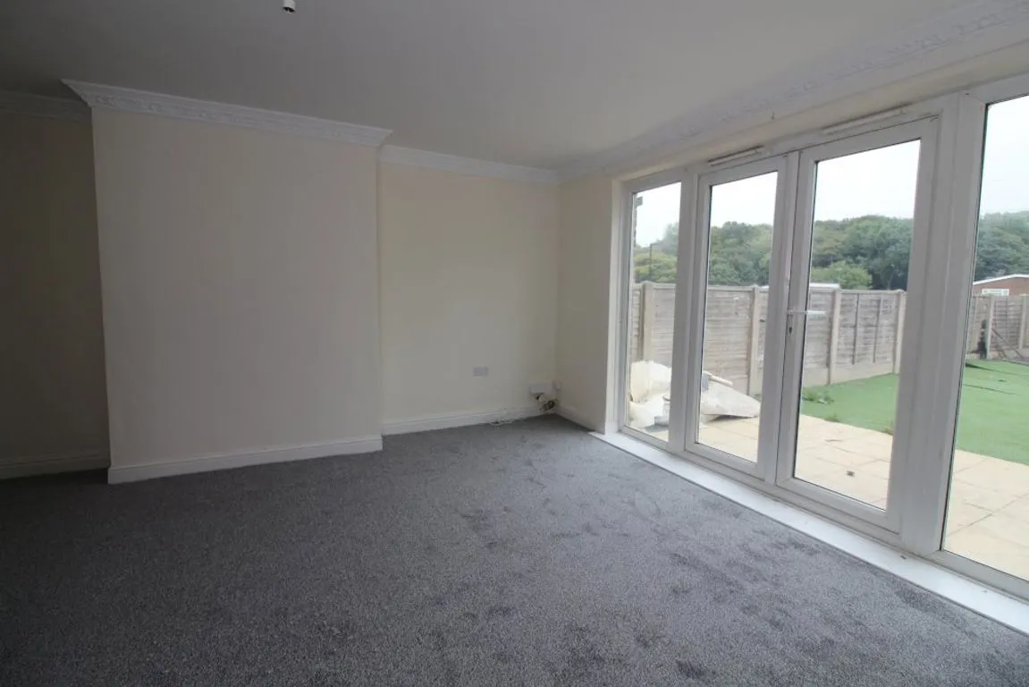 Ironside Road, Available Now, S14, photo 5