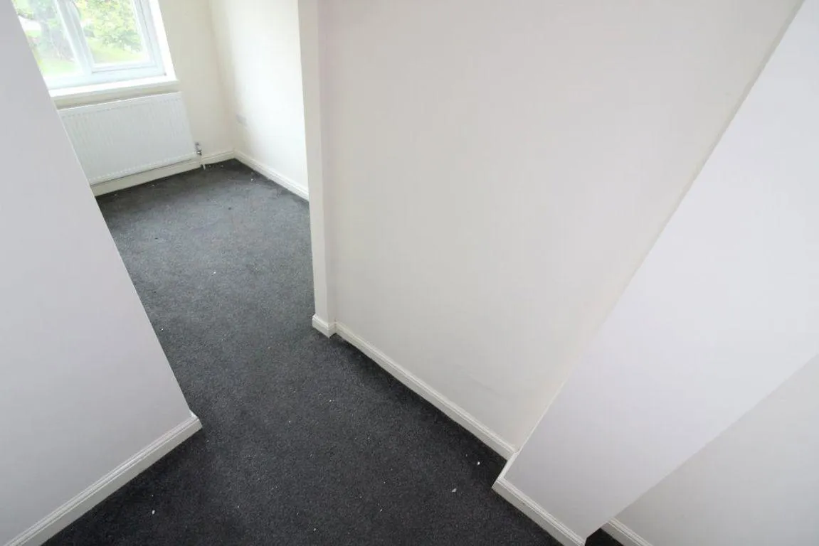 Ironside Road, Available Now, S14, photo 11