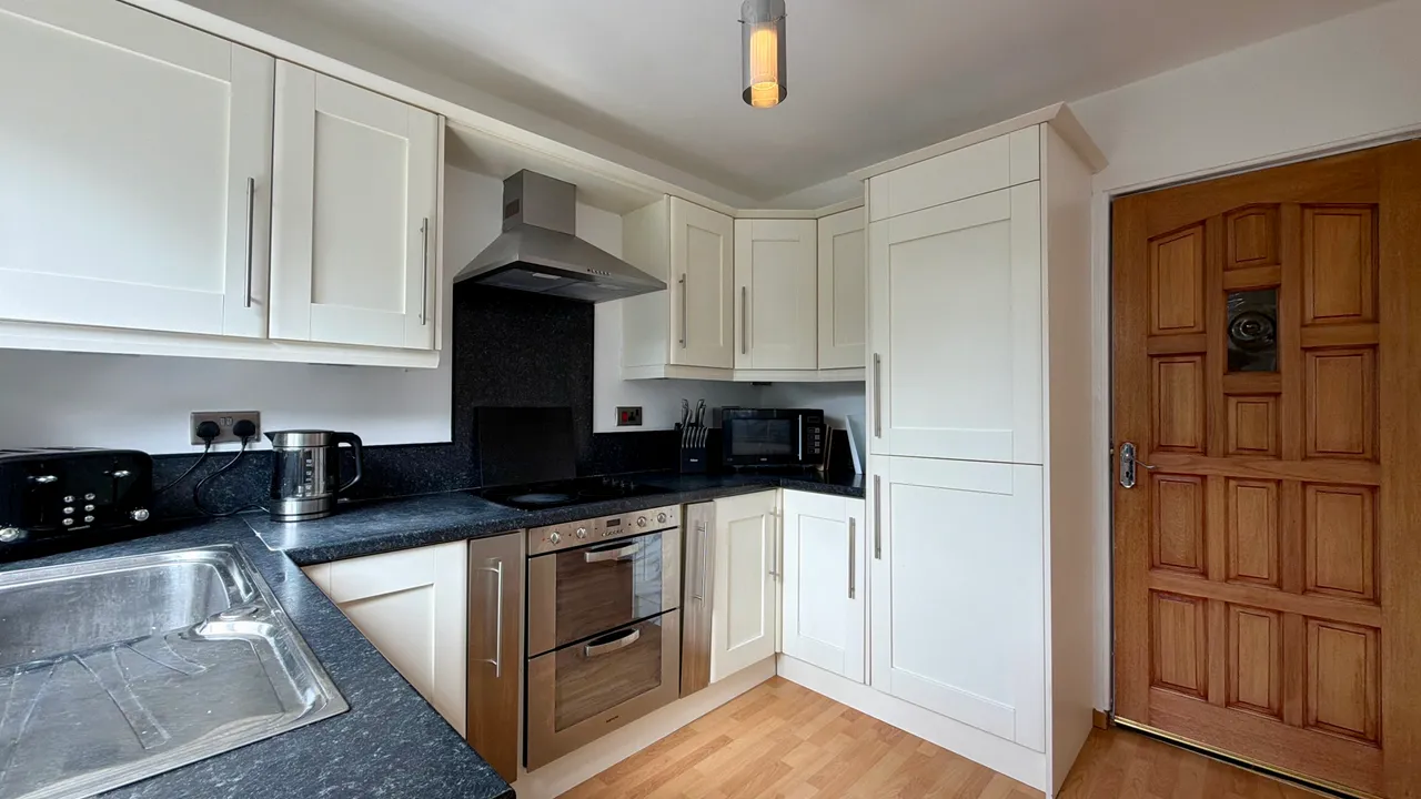 St. Giles Drive, Hyde, SK14, photo 11