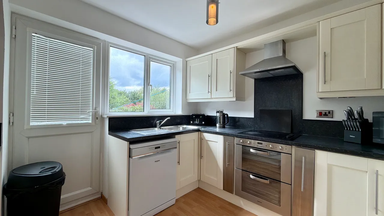 St. Giles Drive, Hyde, SK14, photo 10