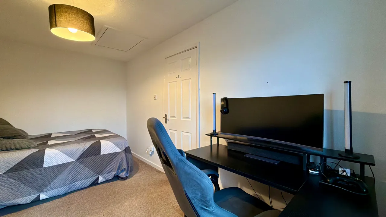 St. Giles Drive, Hyde, SK14, photo 15