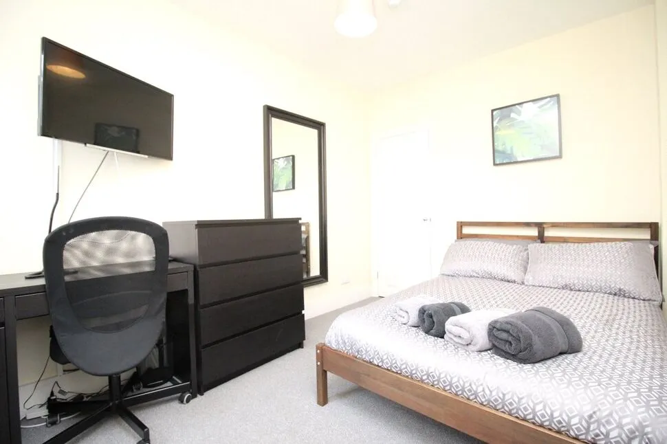 Hummer Road, Egham, TW20, photo 4