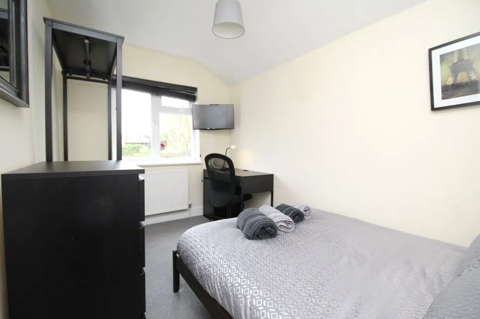 Hummer Road, Egham, TW20, photo 5
