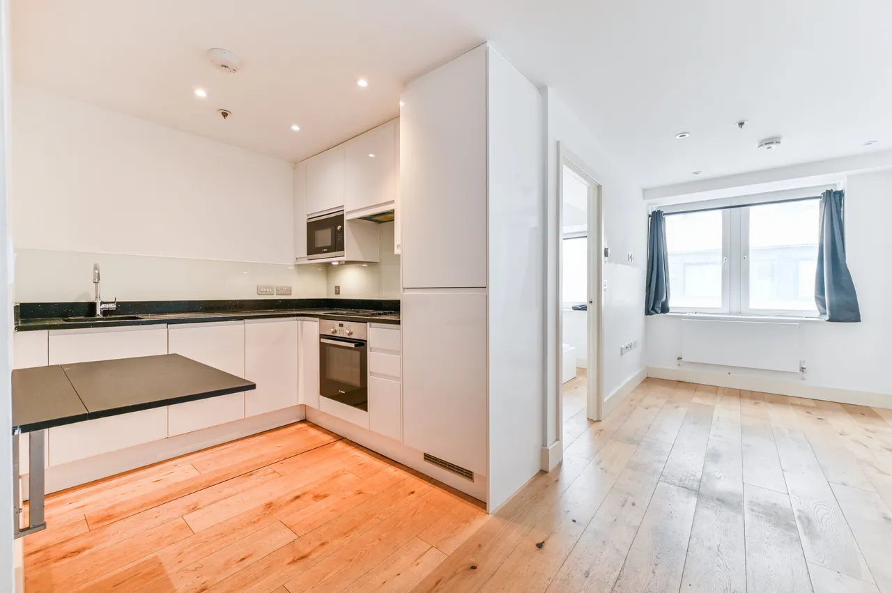 1 bed flat to rent — Flat 54, Green Dragon House, 64-70 High Street, Croydon