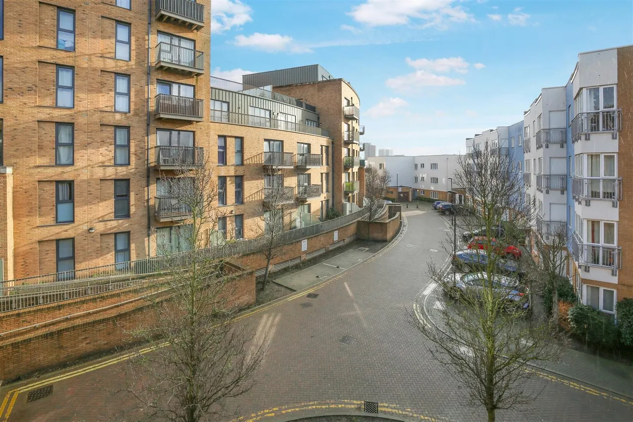 2 bed flat for sale — 45 Connersville Way, Croydon, CR0 4FR