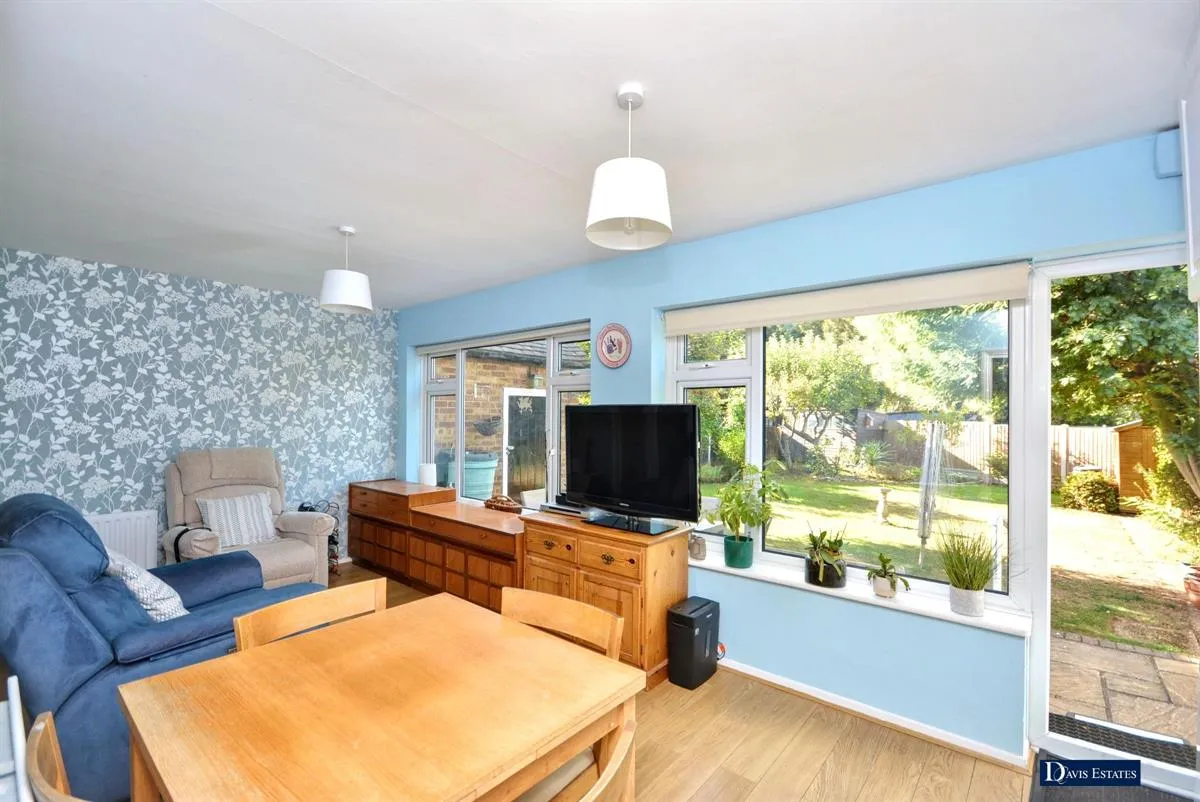 Nelwyn Avenue, Emerson Park, RM11, photo 7
