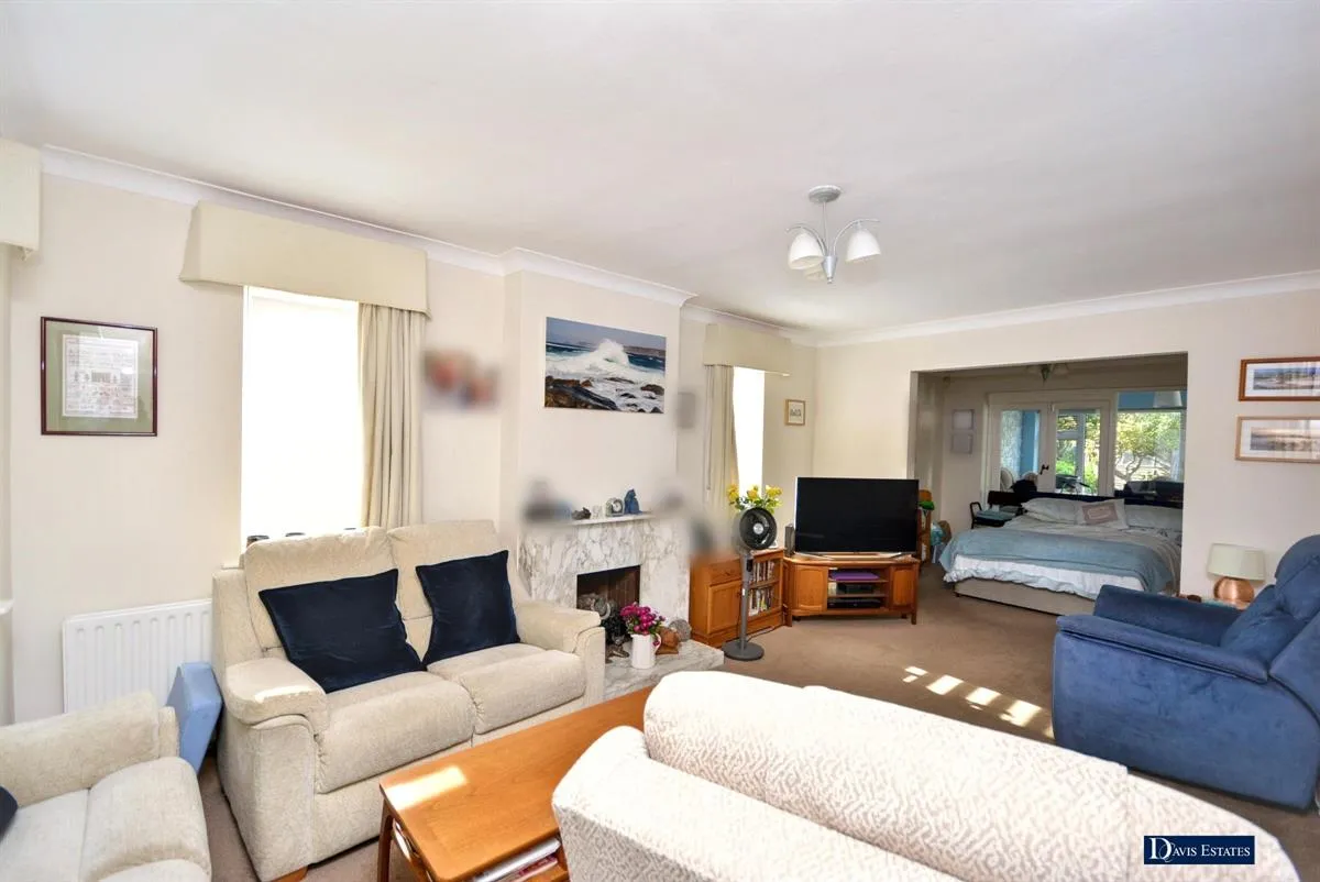 Nelwyn Avenue, Emerson Park, RM11, photo 5
