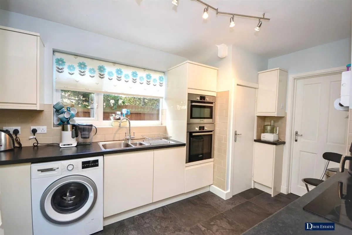 Nelwyn Avenue, Emerson Park, RM11, photo 8