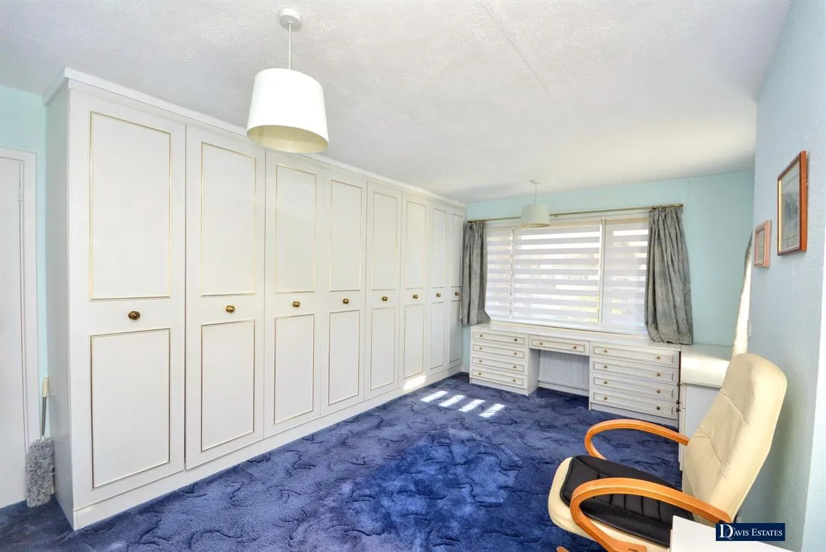 Nelwyn Avenue, Emerson Park, RM11, photo 12
