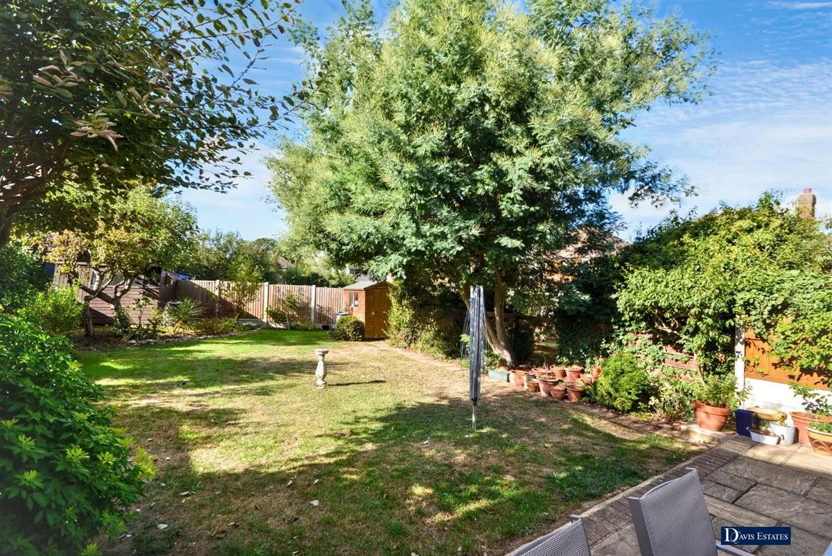Nelwyn Avenue, Emerson Park, RM11, photo 4