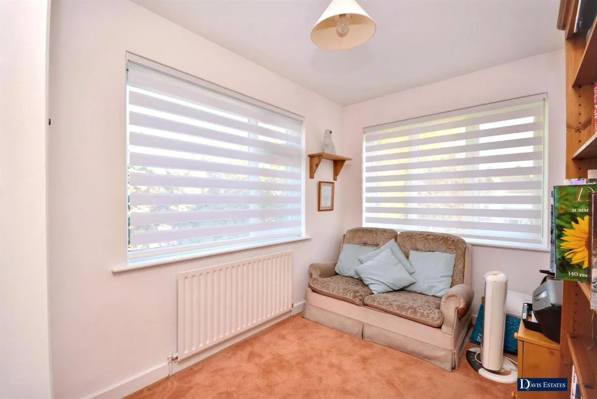 Nelwyn Avenue, Emerson Park, RM11, photo 15