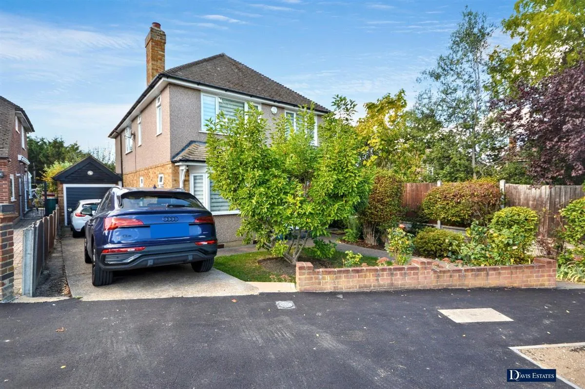 4 bed house for sale, Nelwyn Avenue, Emerson Park, RM11